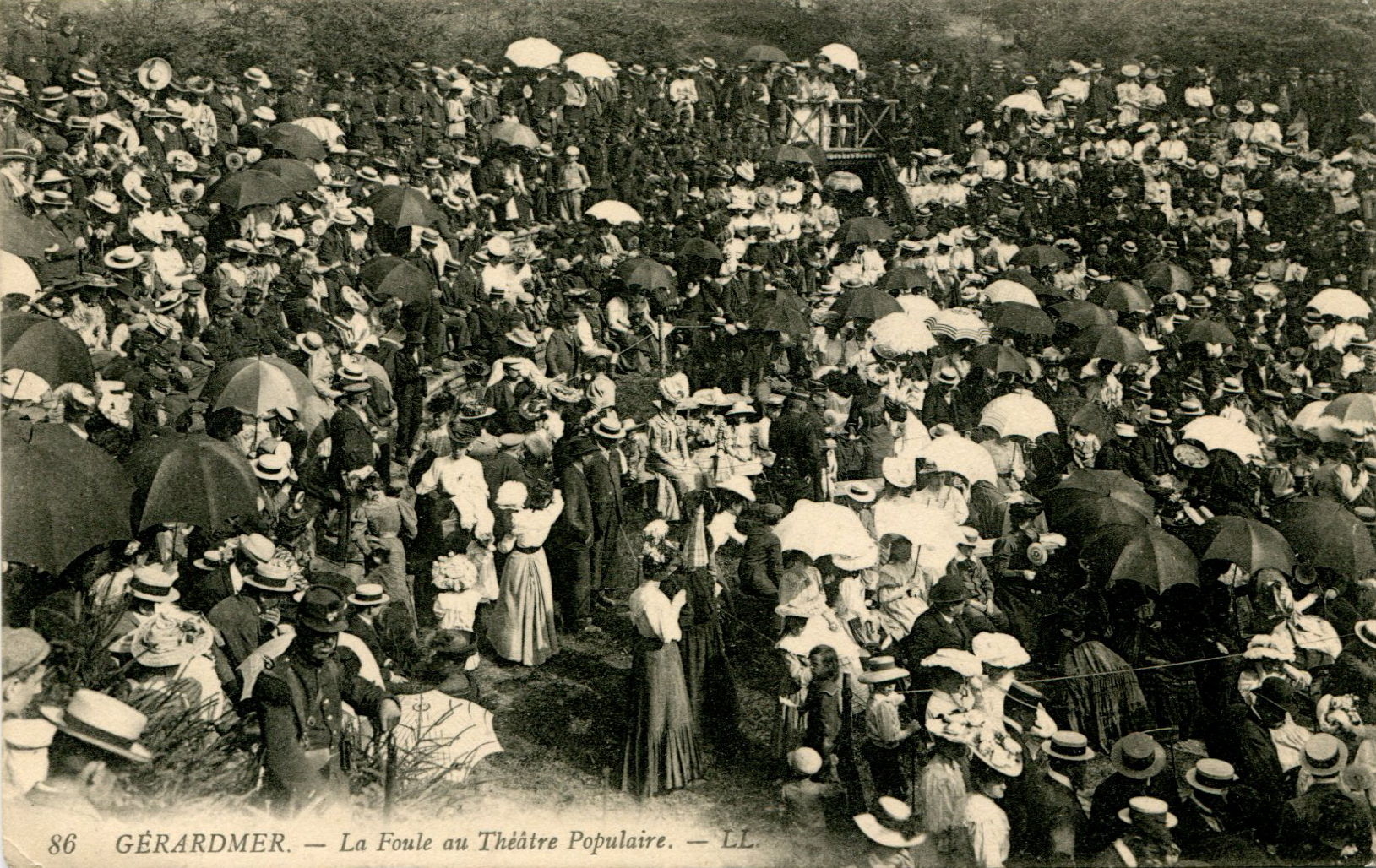 30-La foule au Théâtre