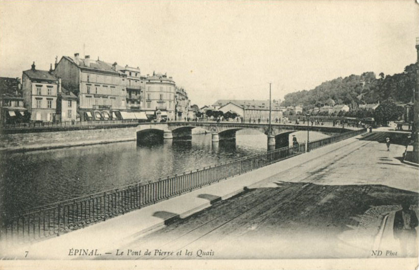 Pont de Pierre et les quais