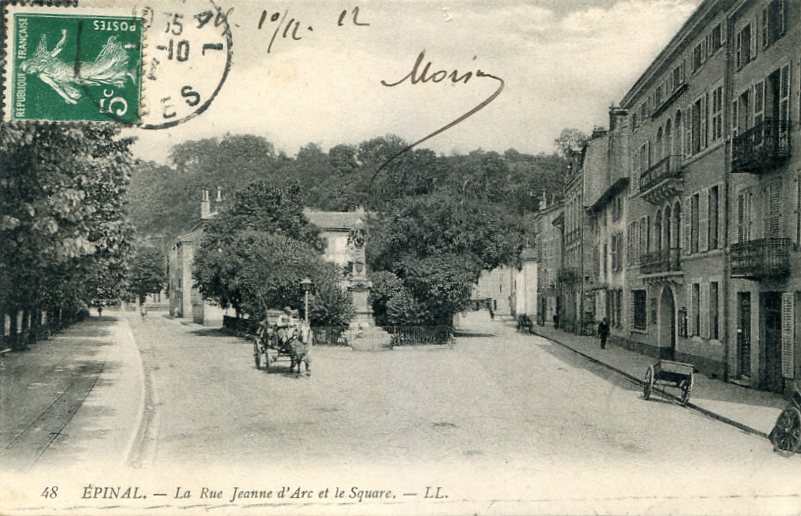 Rue Jeanne d'Arc et square