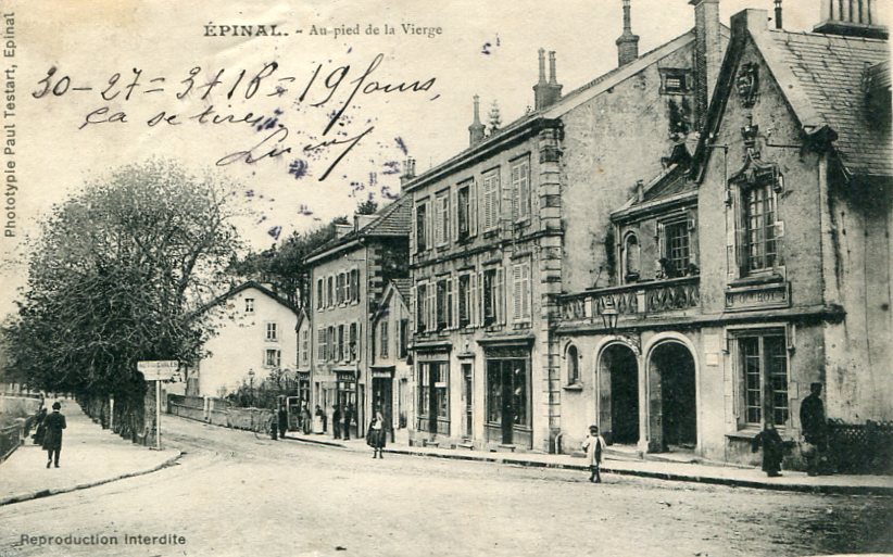 Au pied de la Vierge