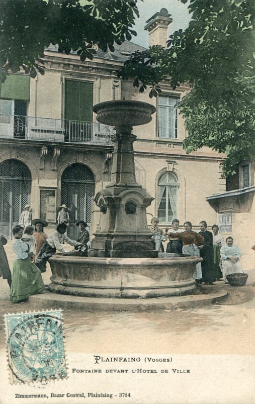Fontaine devant l'Hôtel de Ville
