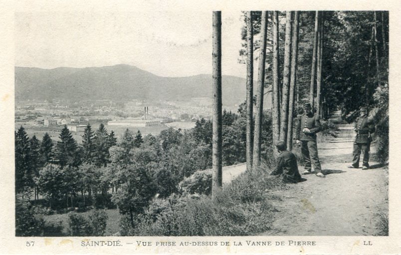 Vue prise au-dessus de la Vanne de Pierre