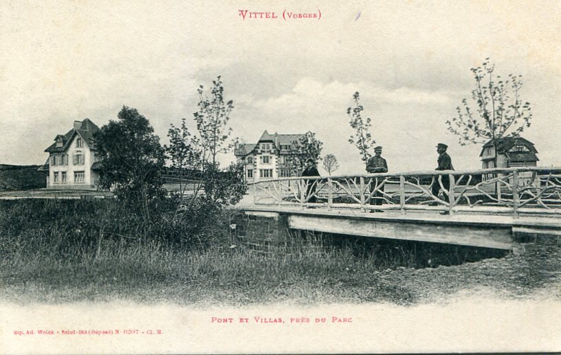 Pont et villas près du Parc
