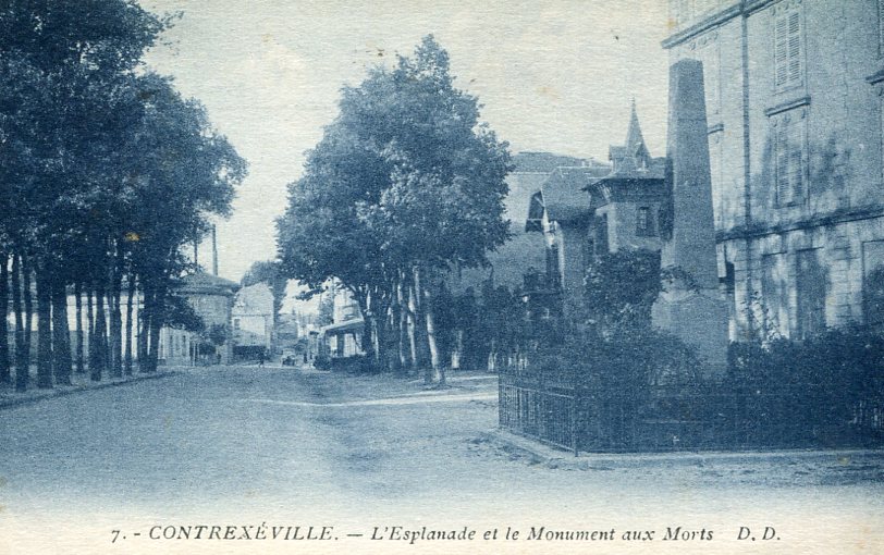 Esplanade et Monument aux Morts