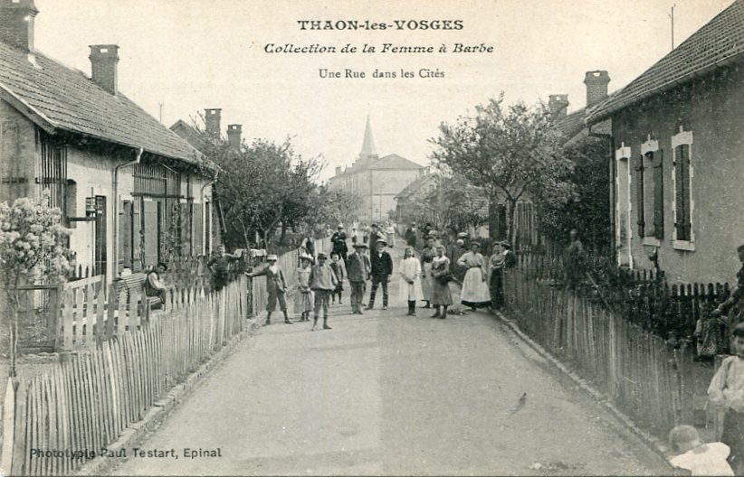 Une rue dans les Cités